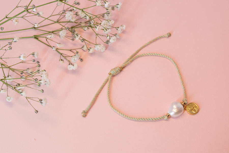 Pulsera Hilo con Escapulario