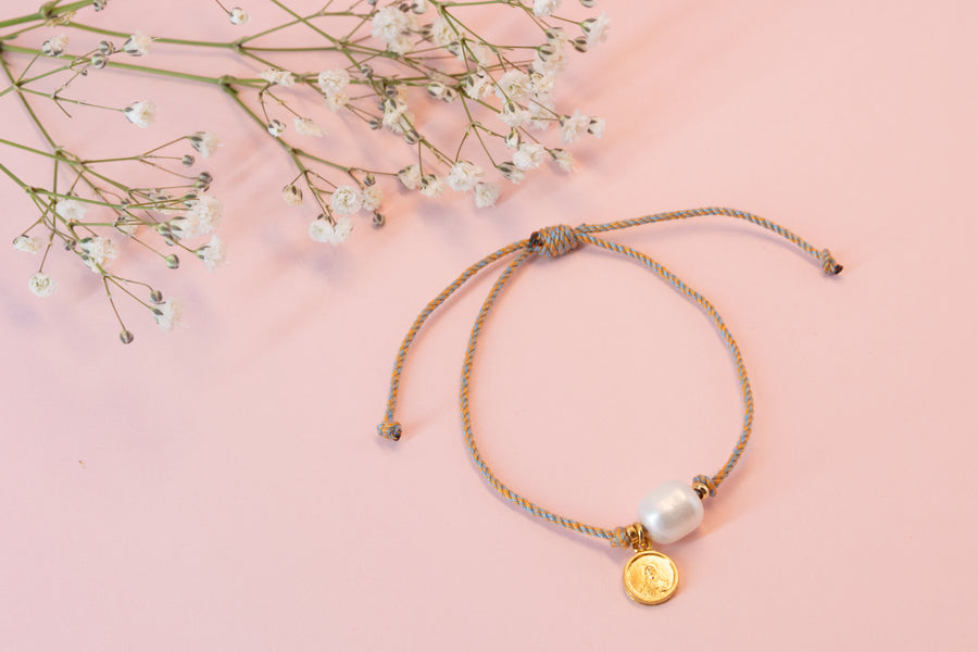 Pulsera Hilo con Escapulario