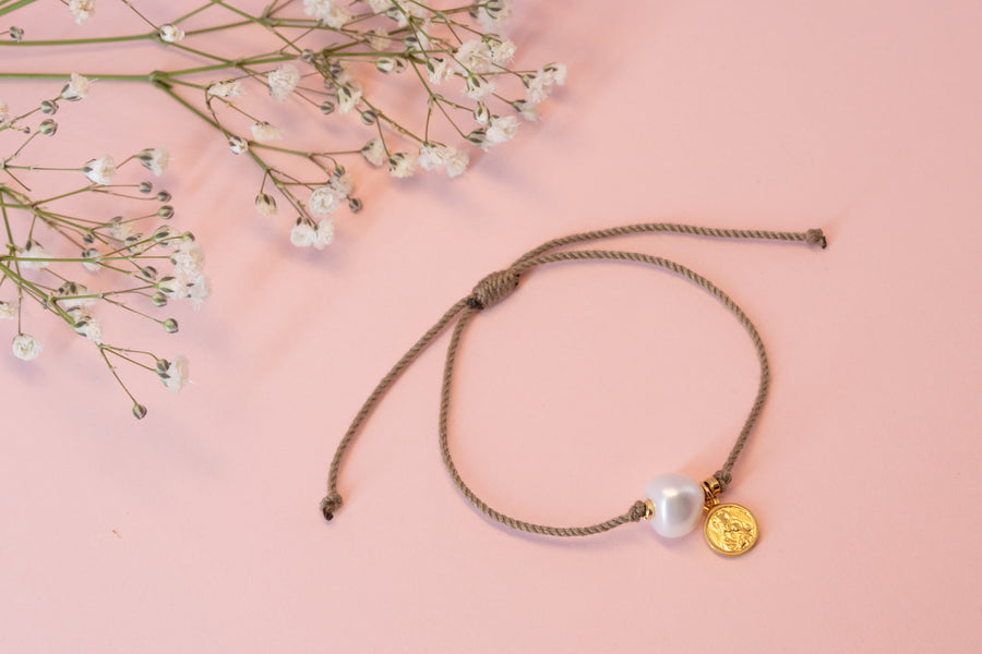 Pulsera Hilo con Escapulario