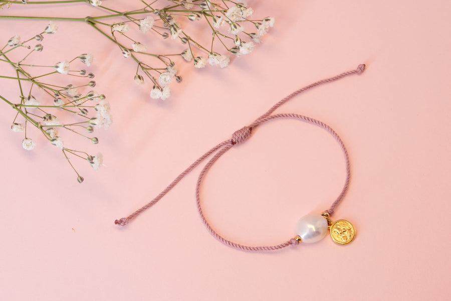 Pulsera Hilo con Escapulario