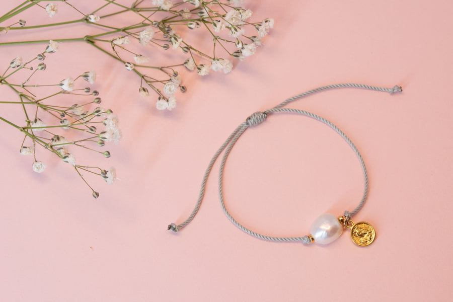Pulsera Hilo con Escapulario