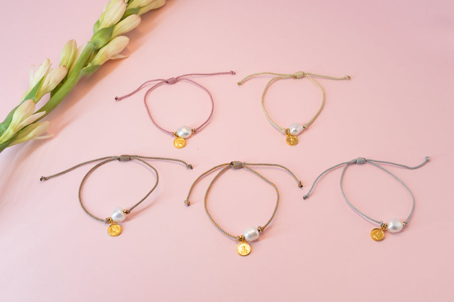 Pulsera Hilo con Escapulario