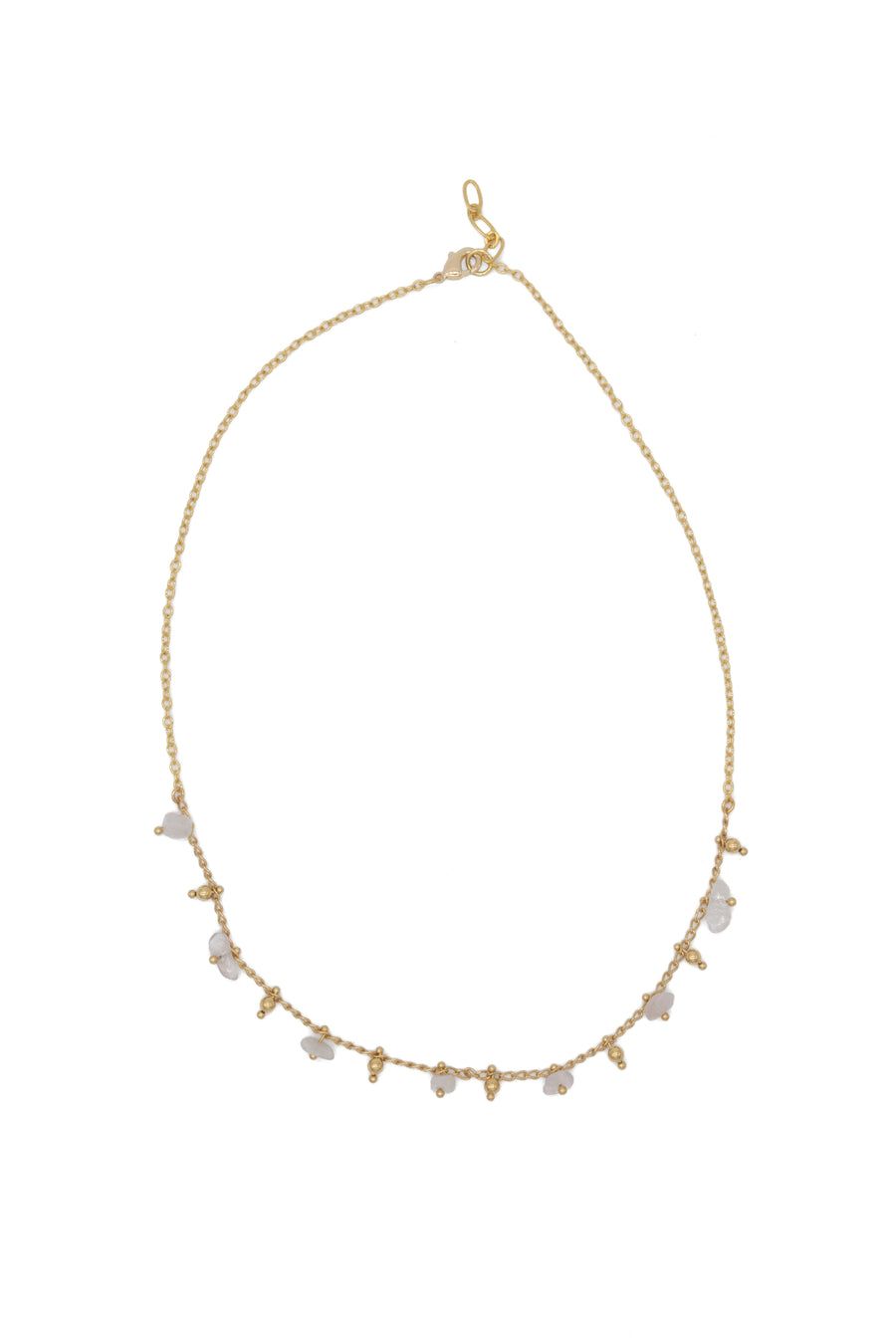 Collar de piedras colgando