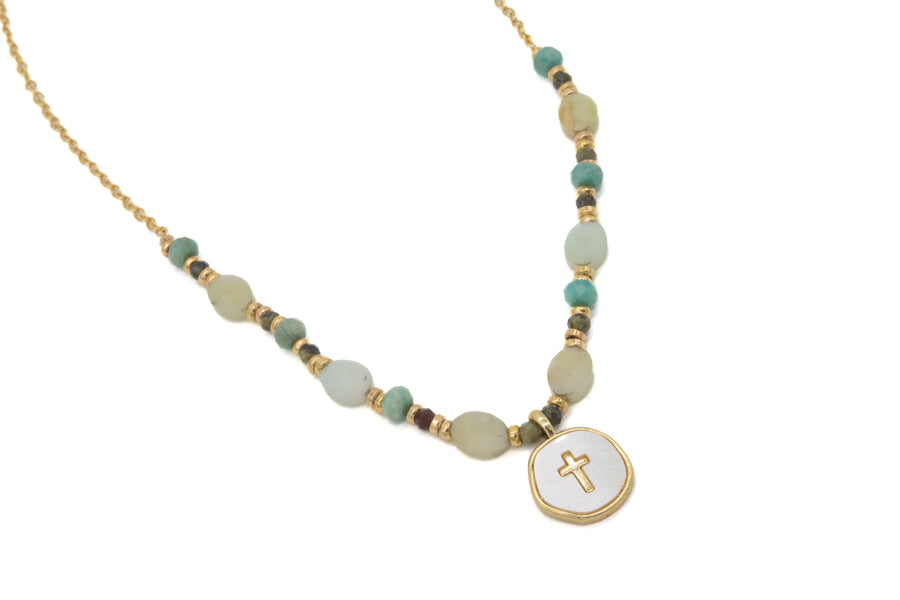 Collar con dije de cruz con piedras