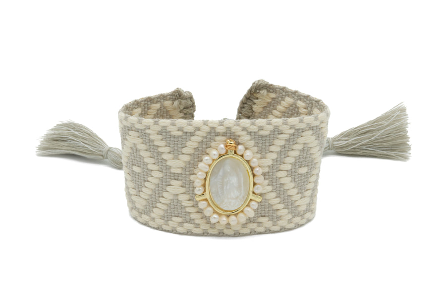 Pulsera tejida de Virgen de Guadalupe bordado con perlas cultivadas
